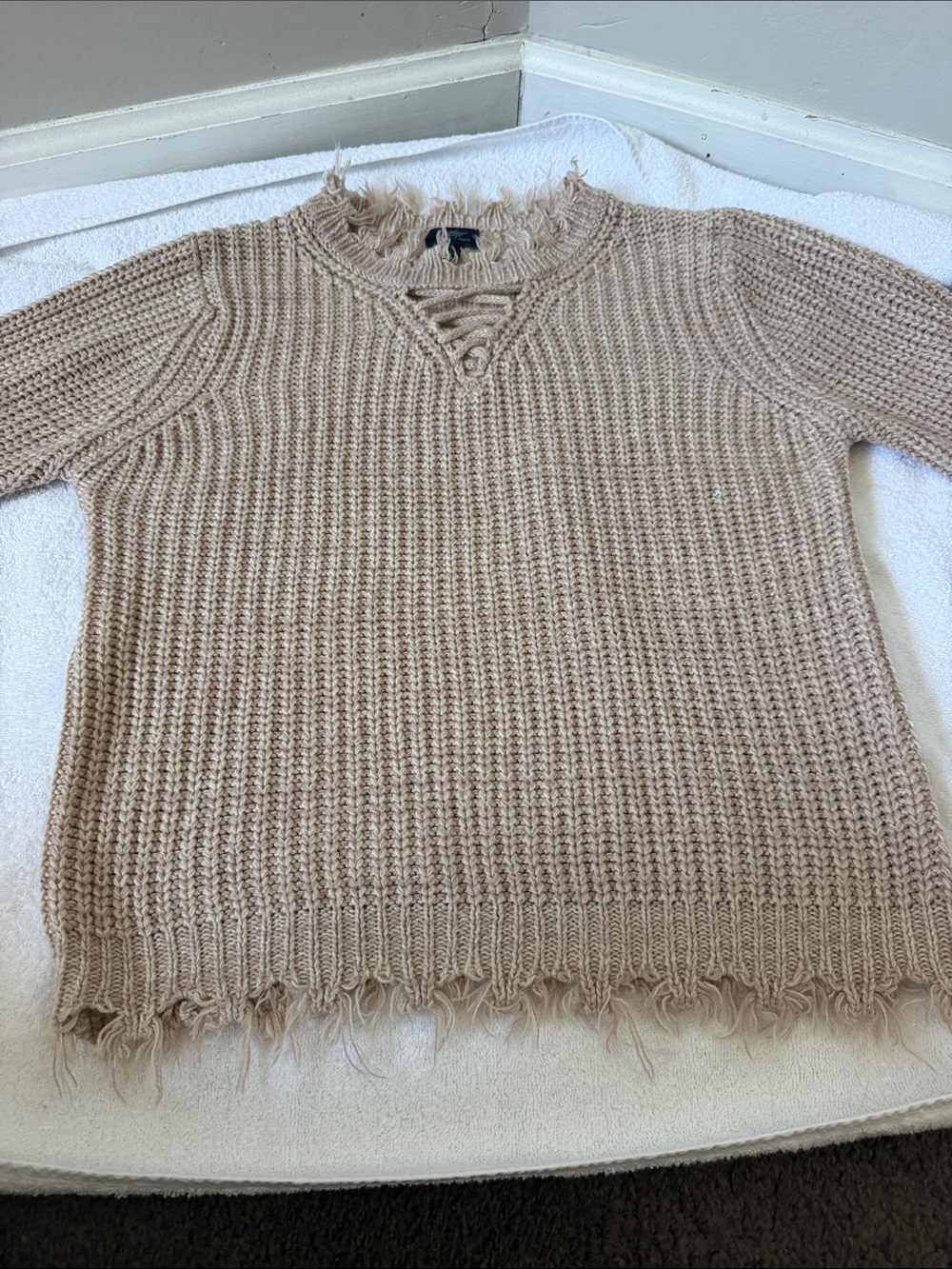 Daytrip Beige Distressed V-Neck Knit Sweater kid size large